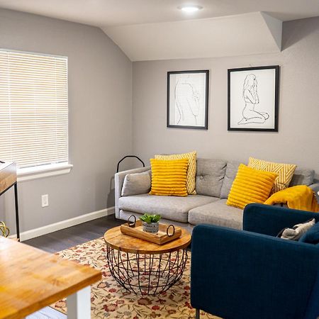 Super Cozy 2 Bedroom With Fast Wifi And Queen Bed Close To Downtown Houston!! 외부 사진