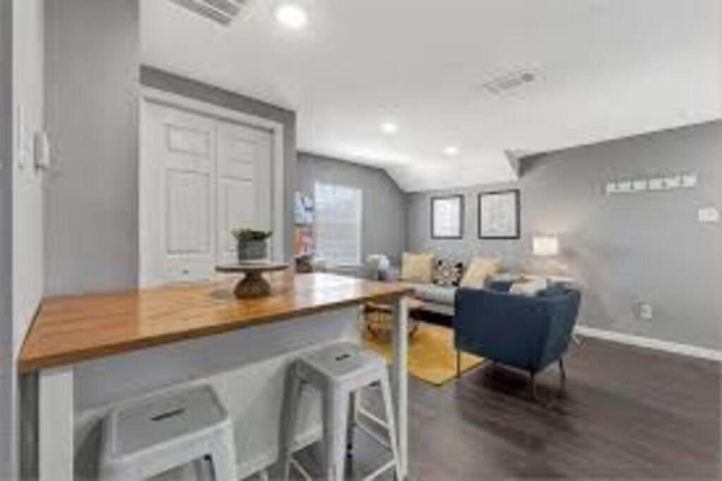 Super Cozy 2 Bedroom With Fast Wifi And Queen Bed Close To Downtown Houston!! 외부 사진